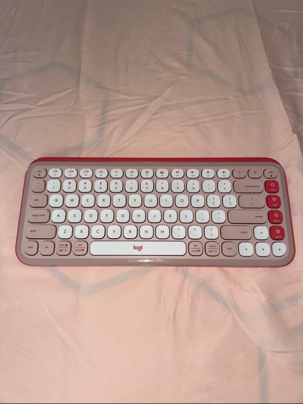 Logitech Wireless Compact Keyboard in Pink and White